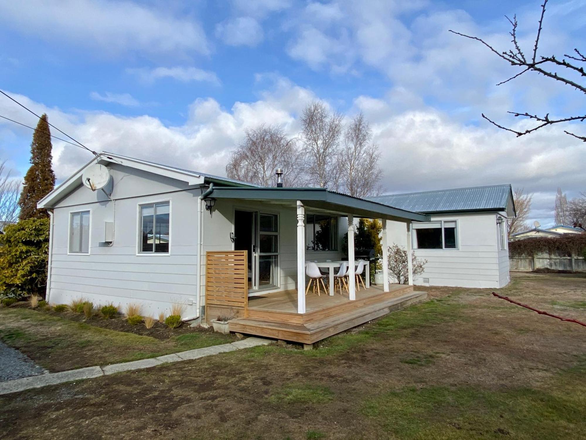 On The Door Step Of Town Vila Twizel Exterior foto